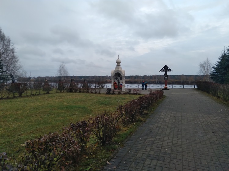 Площадка с часовней.jpg